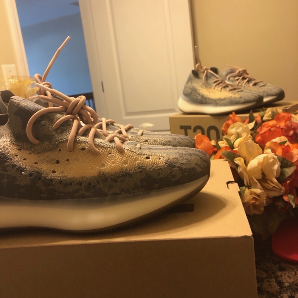 SNEAKERS